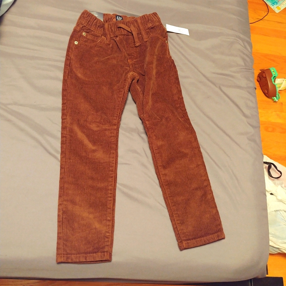 NWT gap slim cit cord pant.
